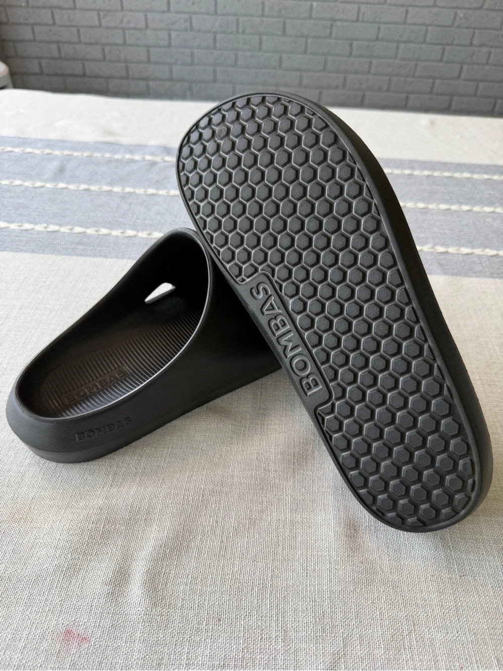 Bombas Friday Clogs Slip-On Comfort Black Size 11
